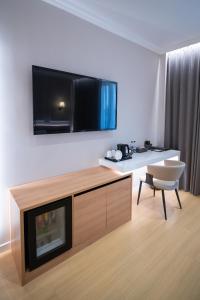 Airport Holiday Hotel