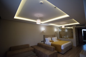 Albanopolis Hotel