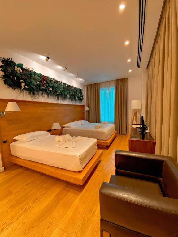 Crown Boutique Hotel