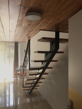 Crown Deluxe Apartments