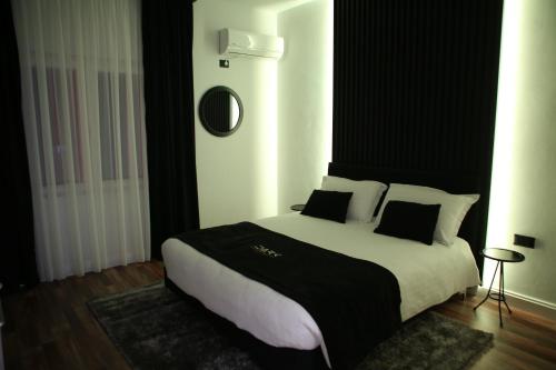 Dark Boutique Hotel