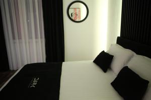 Dark Boutique Hotel