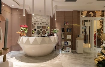 Demi Hotel