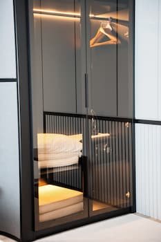Demi Hotel