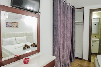 Foris Rooms