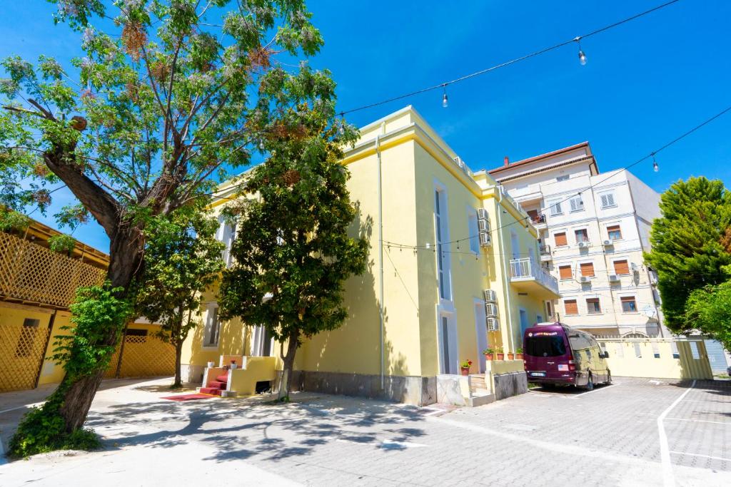 G’Juhadoli Hotel