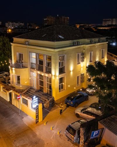 G’Juhadoli Hotel