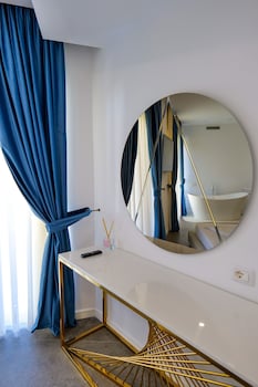Hh Boutique Hotel