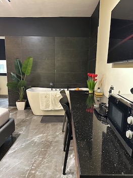 La Mirage Suites & Apartments