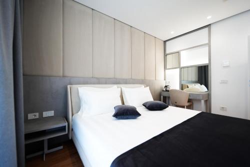 Naos Luxury Hotel