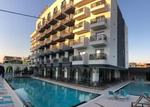 Premium Sunrise Hotel.