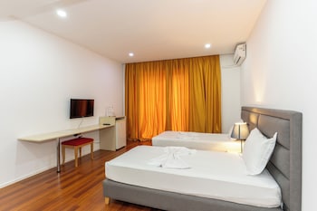 Summer Suite Hotel