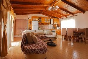 Villa Mucho